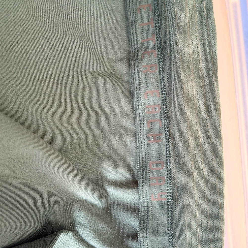 lululemon athletica Forest Green Long Sleeve Tee - Picture 2 of 5